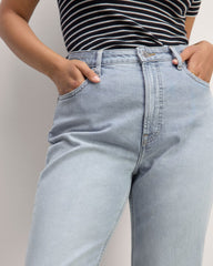 womens-curvy-cheeky-jean-light-sky
