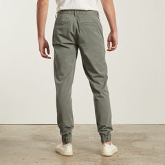 mens-performance-traveler-chino-pewter-green