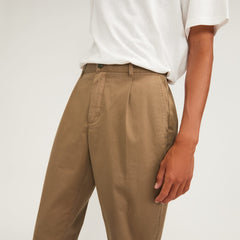 mens-organic-cotton-pleated-chino-toasted-coconut