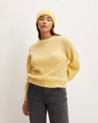 unisex-big-alpaca-beanie-raffia