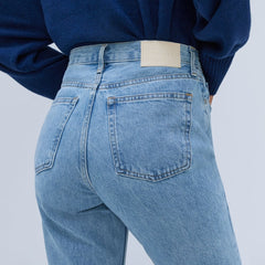 womens-90s-cheeky-straight-jean-ltblue