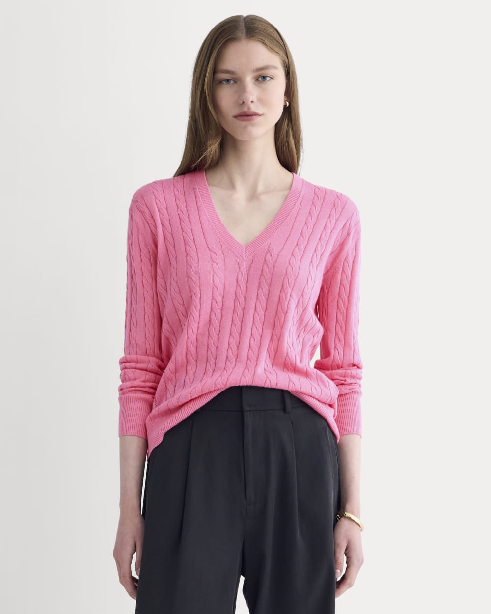 womens-cable-v-neck-in-cotton-cashmere-deep-pink | primary