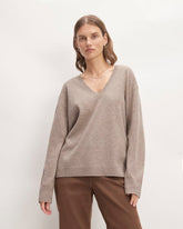 womens-cashmere-relaxed-v-neck-toasted-sesame | primary