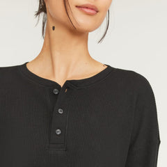 womens-organic-ctn-waffle-henley-washed-black
