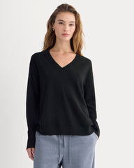 womens-cashmere-relaxed-v-neck-classic-black | primary