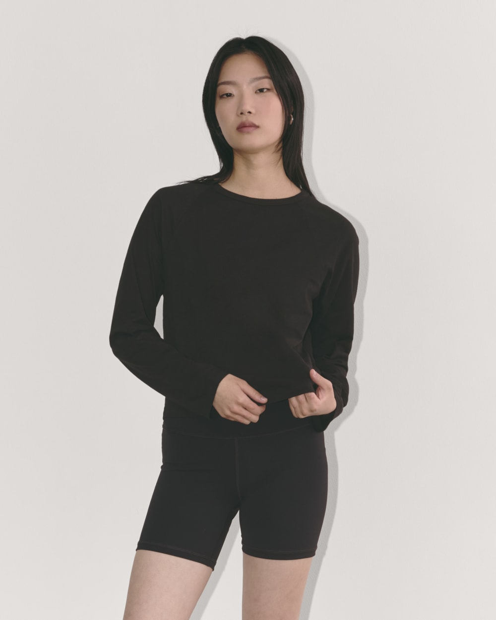 womens-perform-crew-tee-black | primary