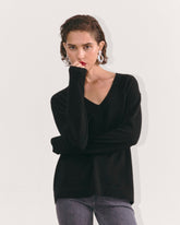 womens-cashmere-relaxed-v-neck-black | primary