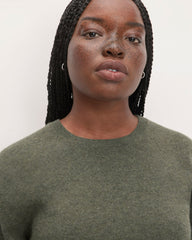 womens-cashmere-classic-crew-sweater-heather-army-green