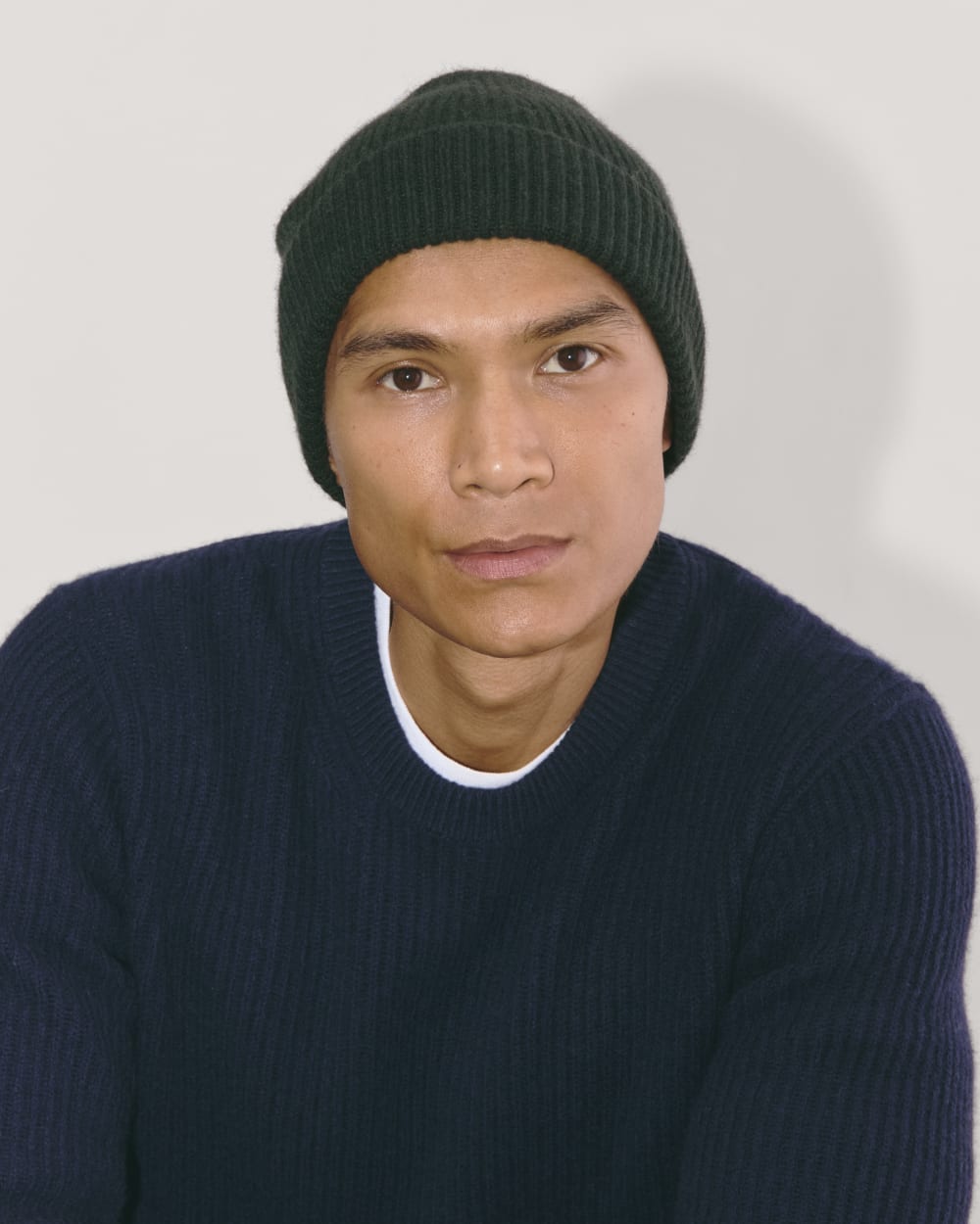 mens-cashmere-rib-beanie-2-scarab | primary