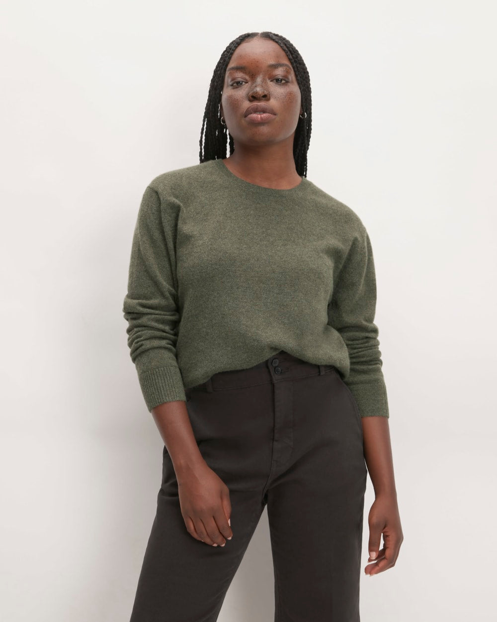 womens-cashmere-classic-crew-sweater-heather-army-green | primary