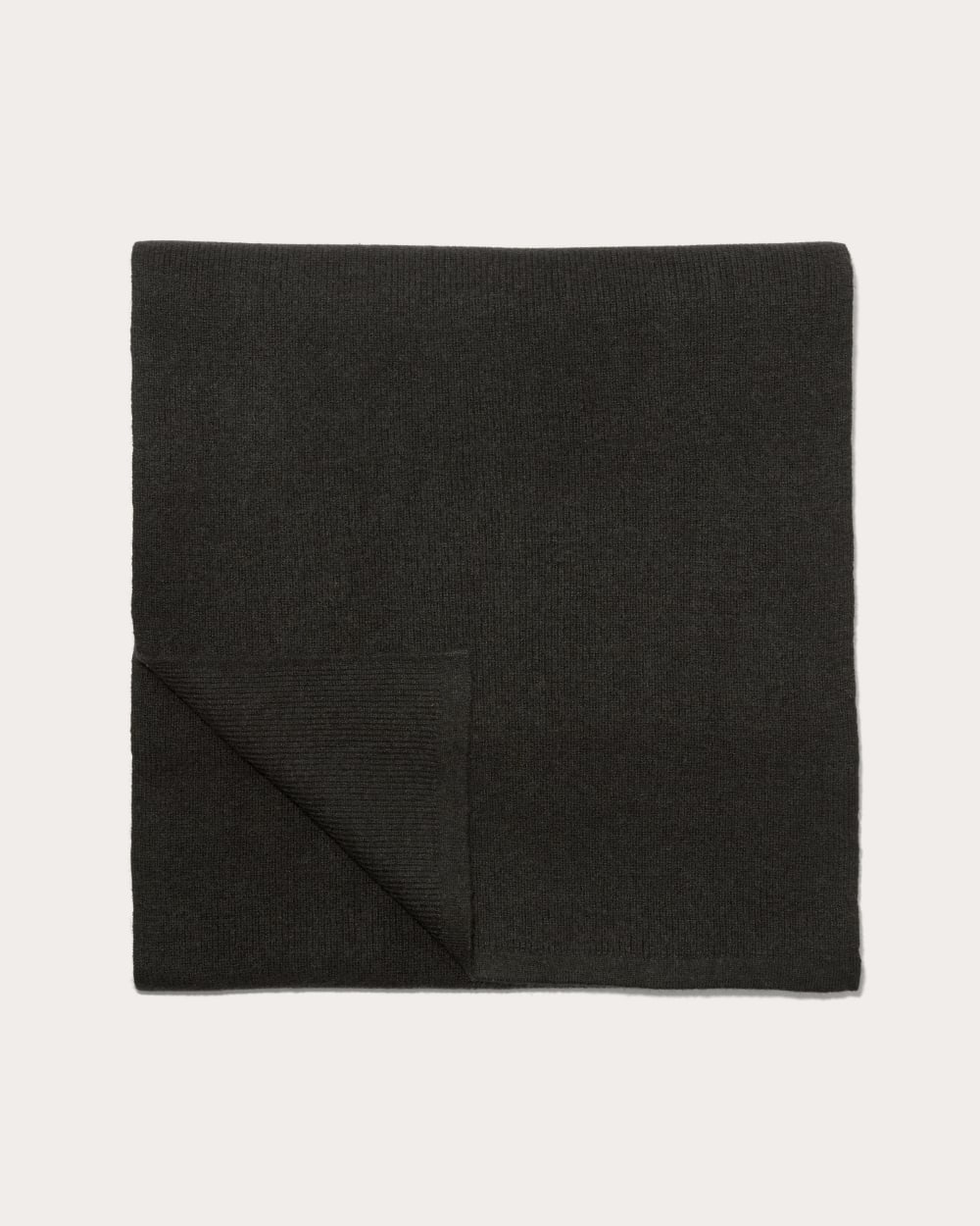 womens-gifting-scarf-black