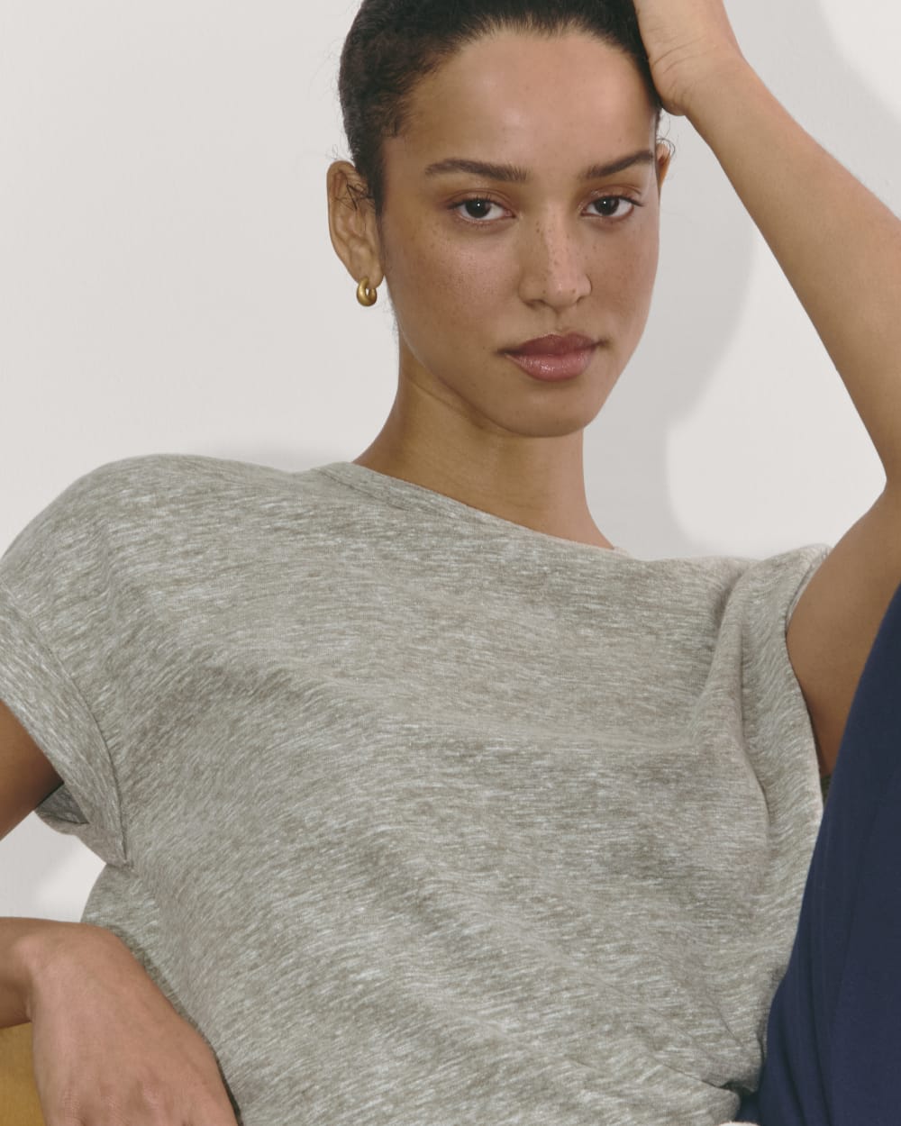 womens-perform-tee-heathered-olive