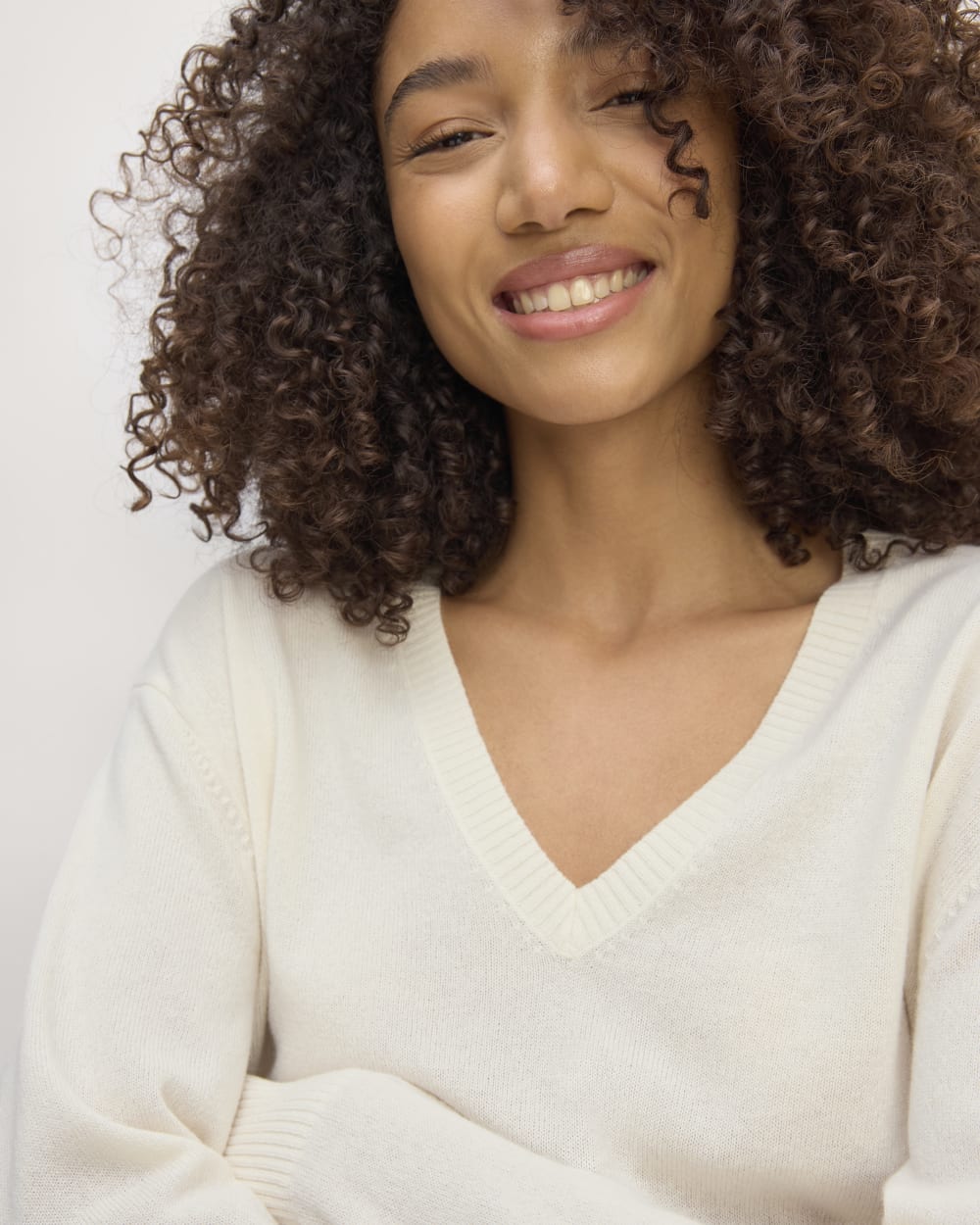 womens-cashmere-relaxed-v-neck-bone