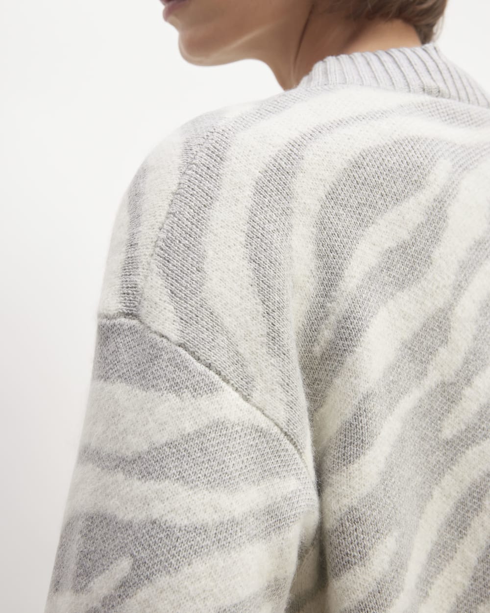 womens-alpaca-tiger-jacquard-cardigan-heathered-grey-snow
