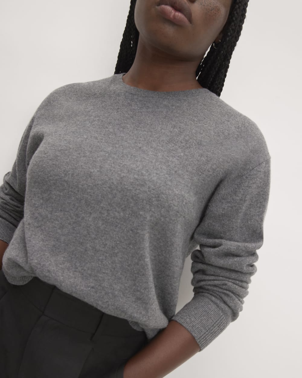 womens-cashmere-classic-crew-sweater-heather-charcoal