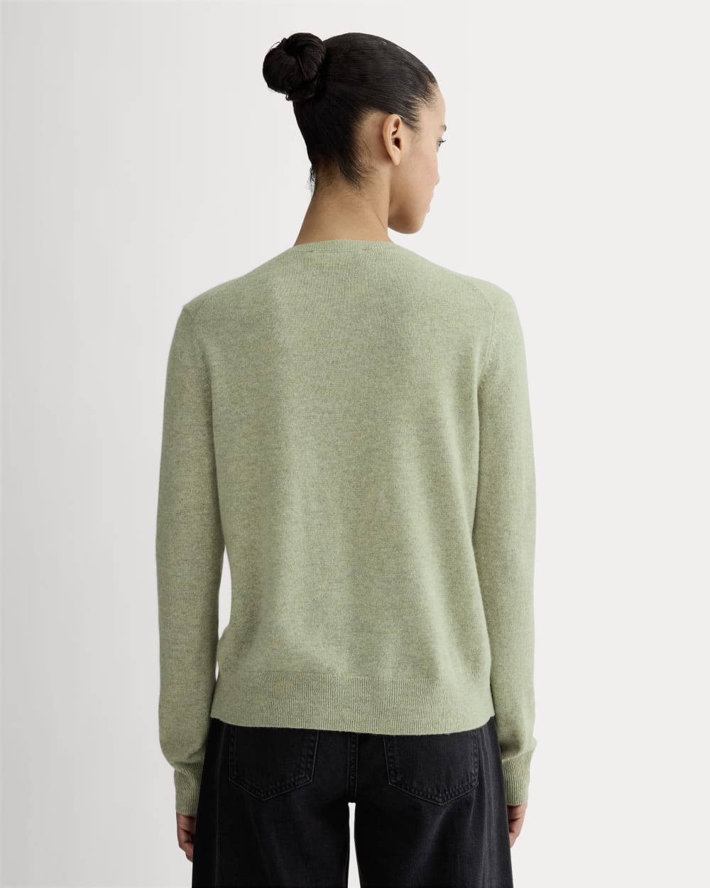 womens-cashmere-classic-crew-cardigan-light-heathered-moss
