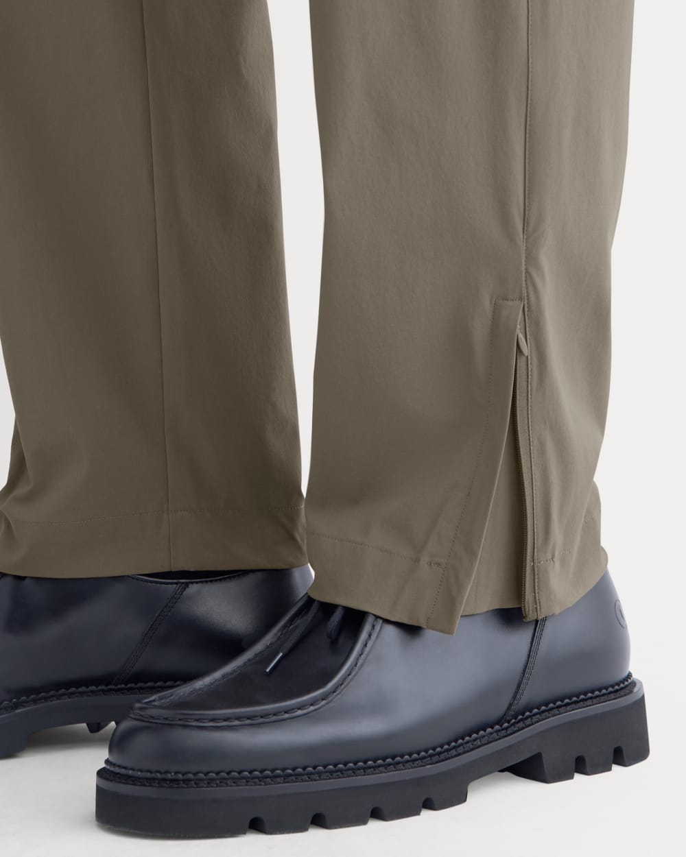 mens-transit-recycled-nylon-jogger-deep-taupe