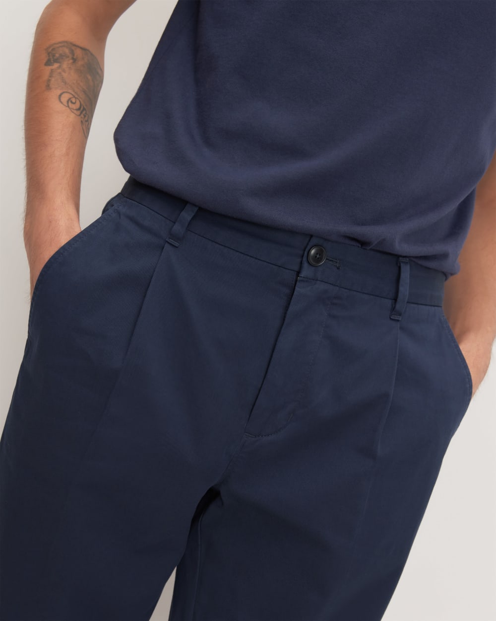 mens-organic-cotton-pleated-chino-navy