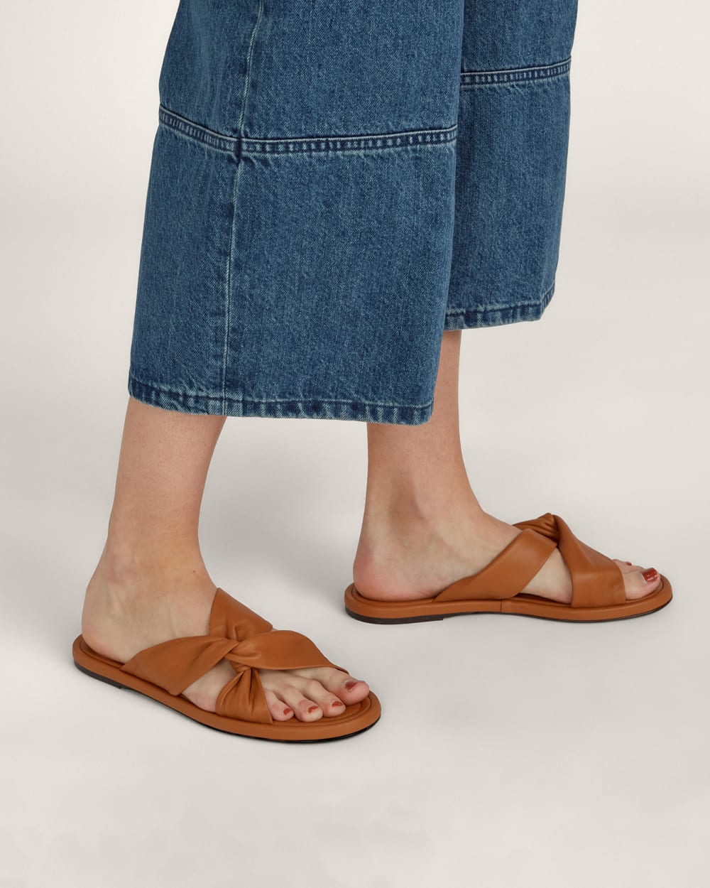 womens-leather-day-twist-sandal-desert-tan | alt