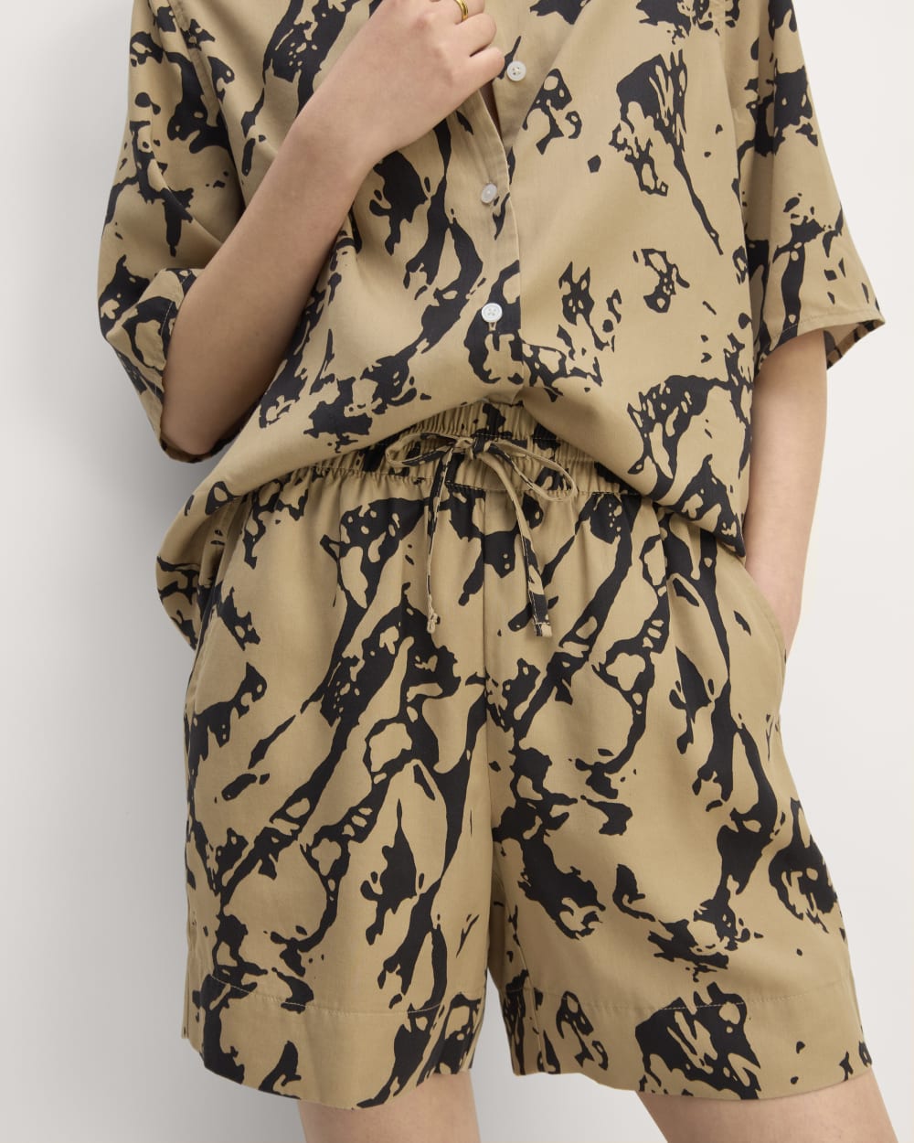 womens-vacation-short-black-cornstalk-abstract