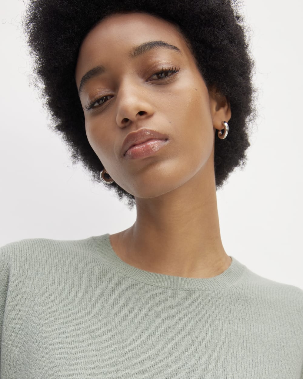 womens-cashmere-classic-crew-sweater-light-sage-green