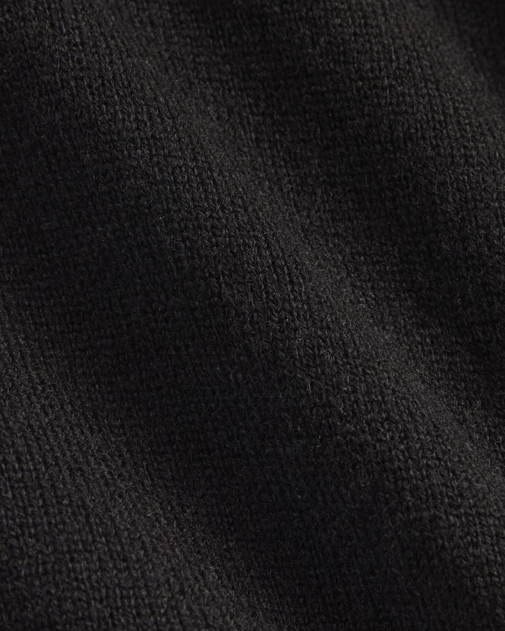 womens-cashmere-classic-crew-sweater-black