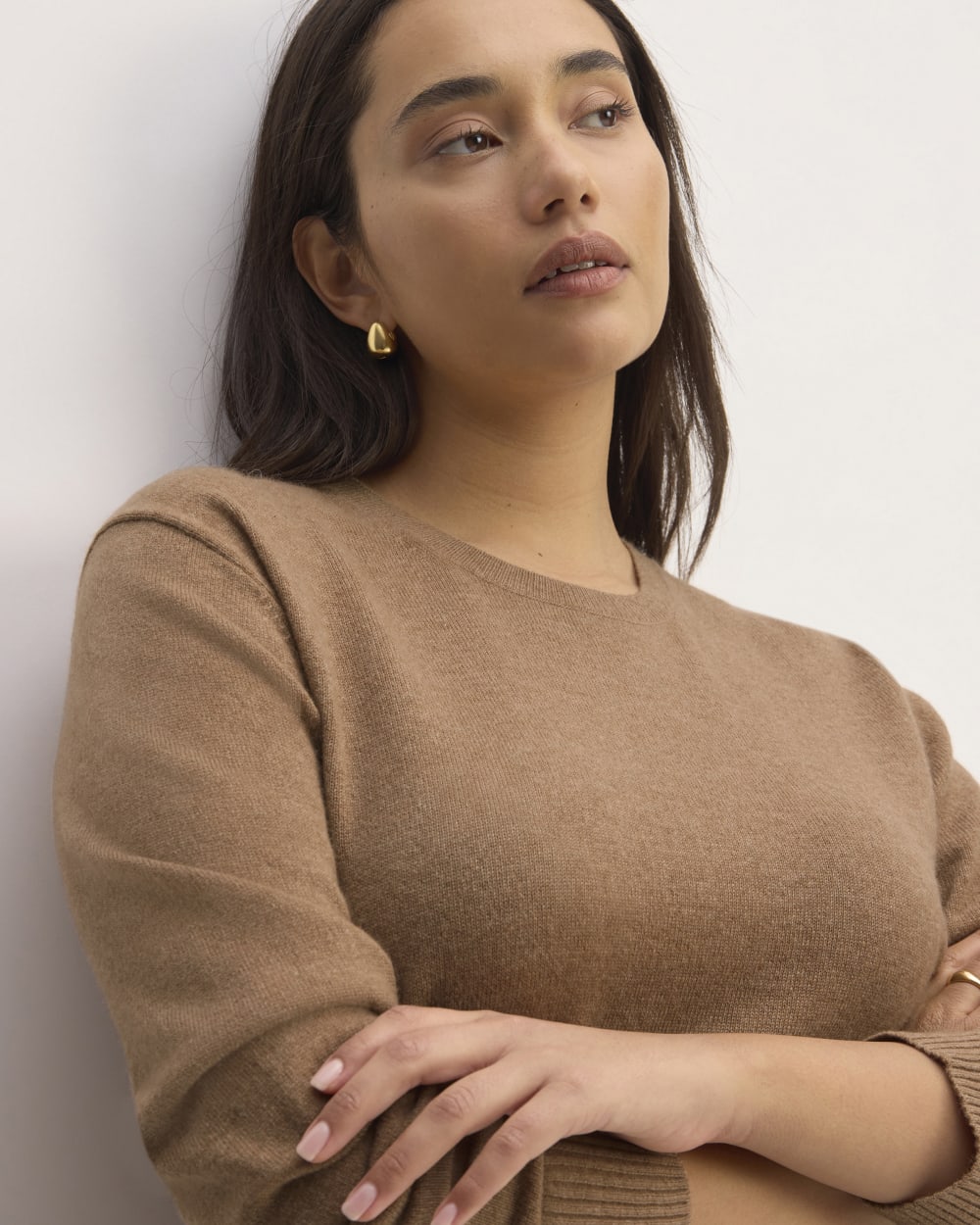 womens-cashmere-classic-crew-sweater-heathered-brown