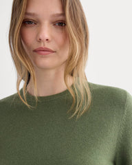 womens-cashmere-slim-crew-sweater-forest-green