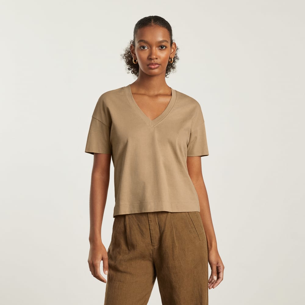 womens-organic-ctn-boxy-v-tee-iced-coffee