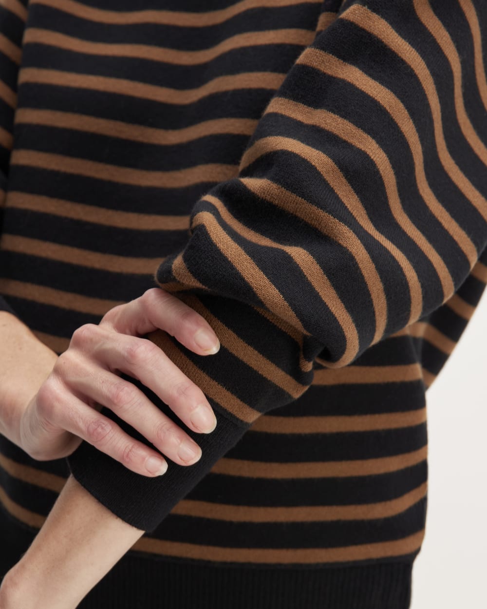 womens-knitted-sweatshirt-black-dark-camel