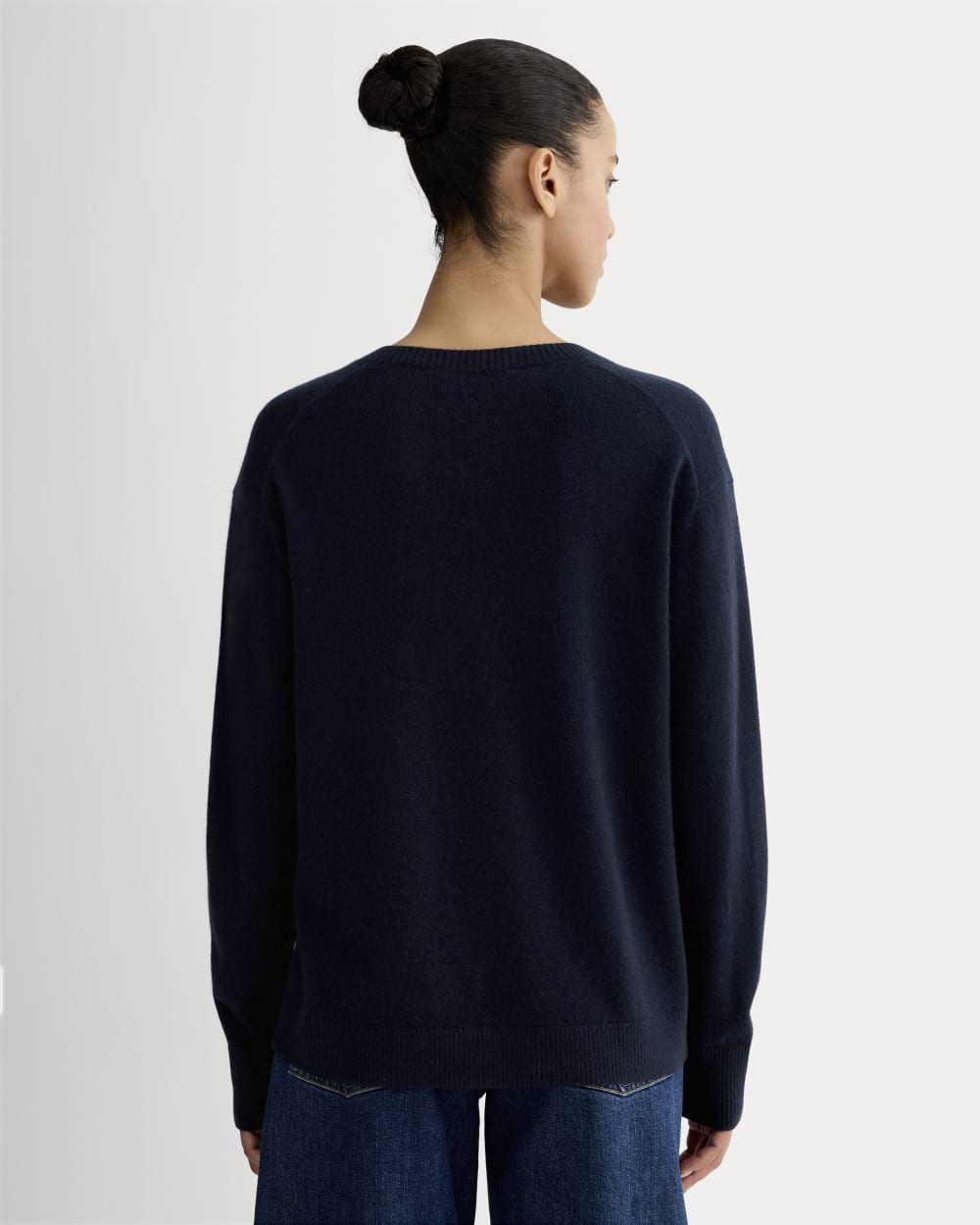 womens-cashmere-relaxed-v-neck-navy