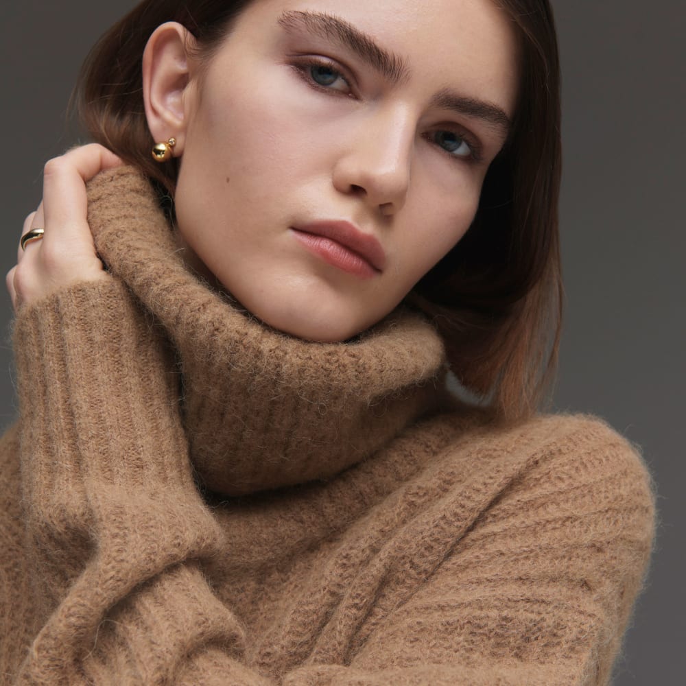 womens-alpaca-oversized-turtleneck-cappuccino