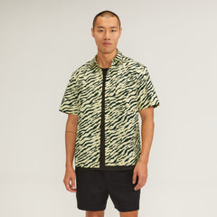 mens-poplin-short-sleeve-shirt-pale-yellow-tiger-stripe | primary