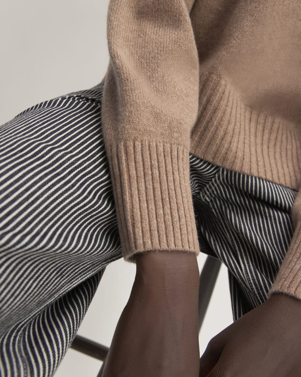 womens-cashmere-boxy-crew-sweater-heathered-woodsmoke