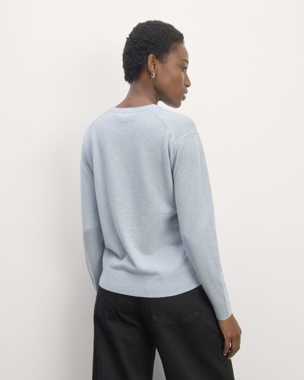 womens-cashmere-classic-crew-sweater-sky-blue