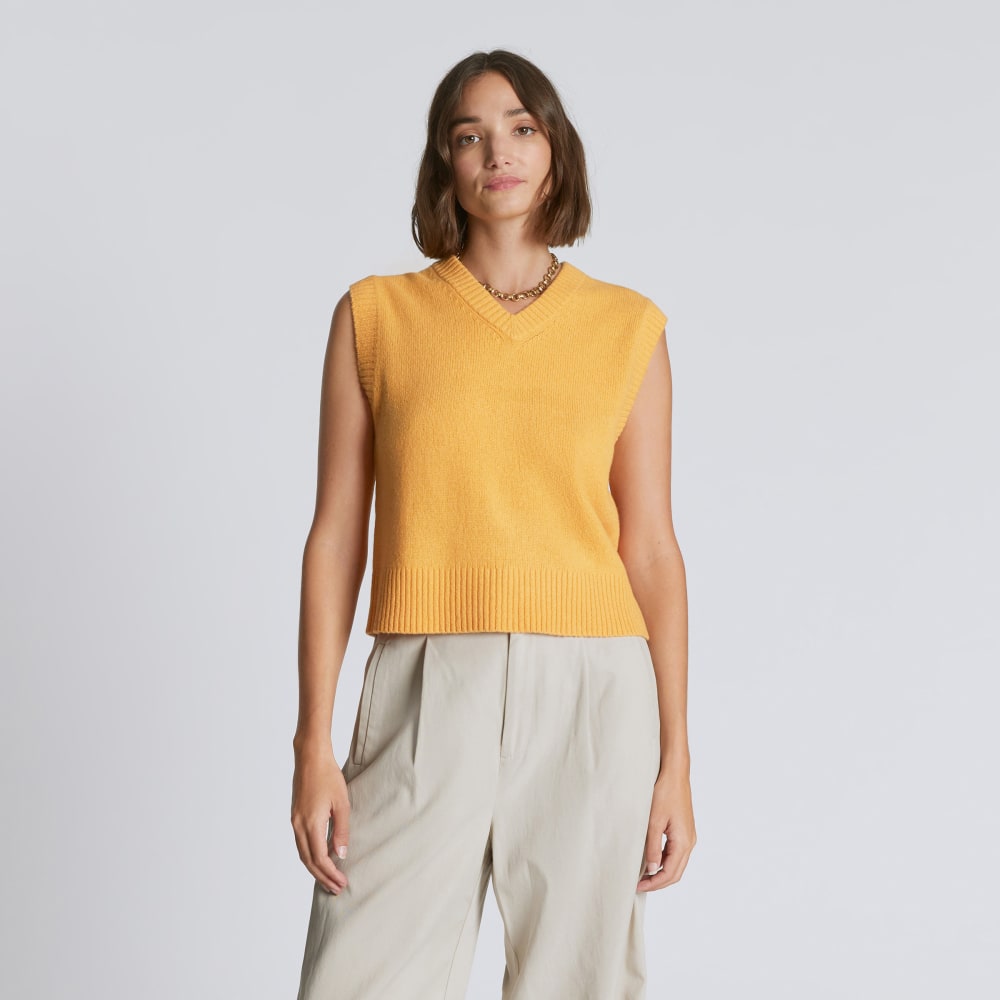 womens-recashmere-vest-kumquat