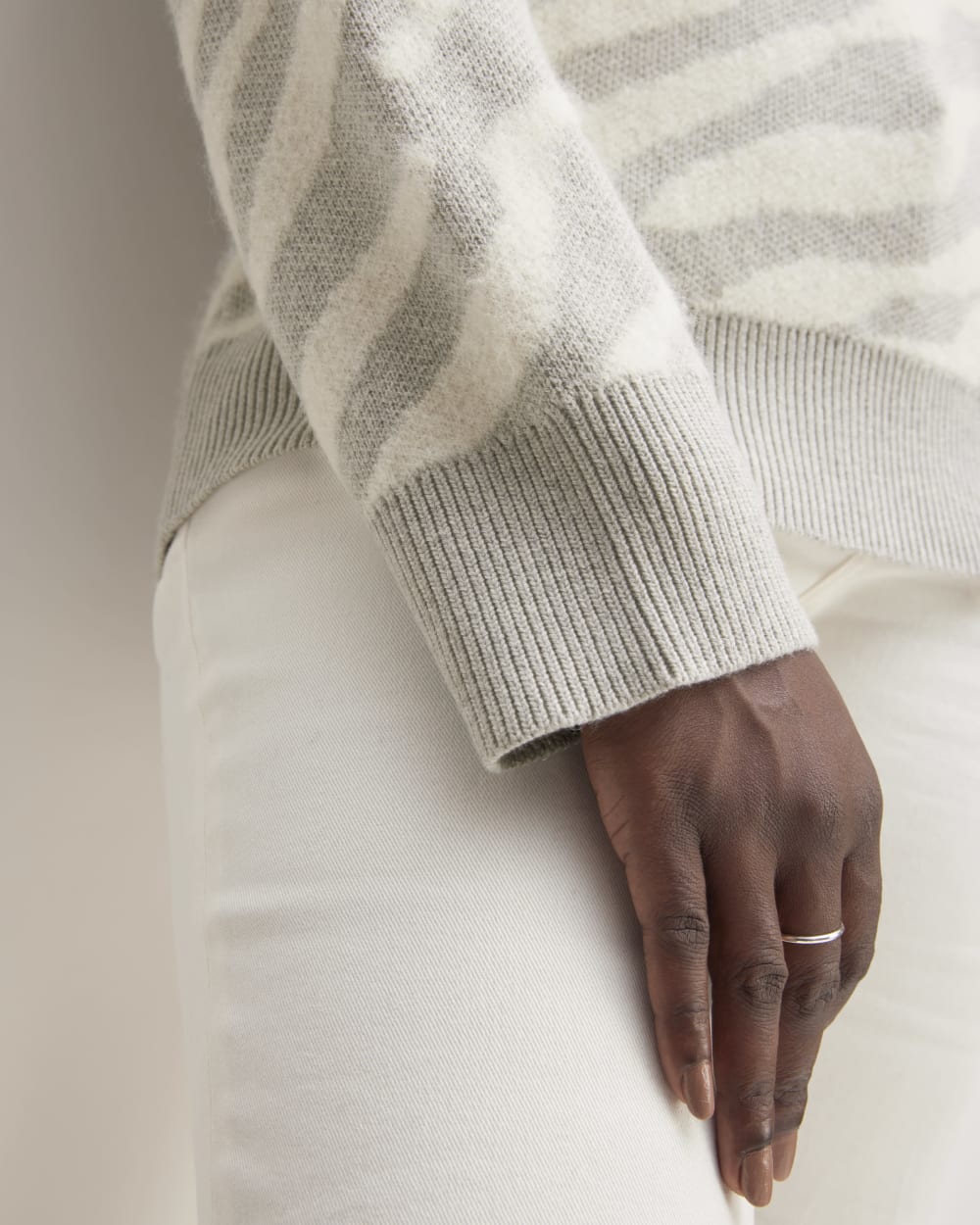 womens-alpaca-tiger-jacquard-crewneck-heathered-grey-snow