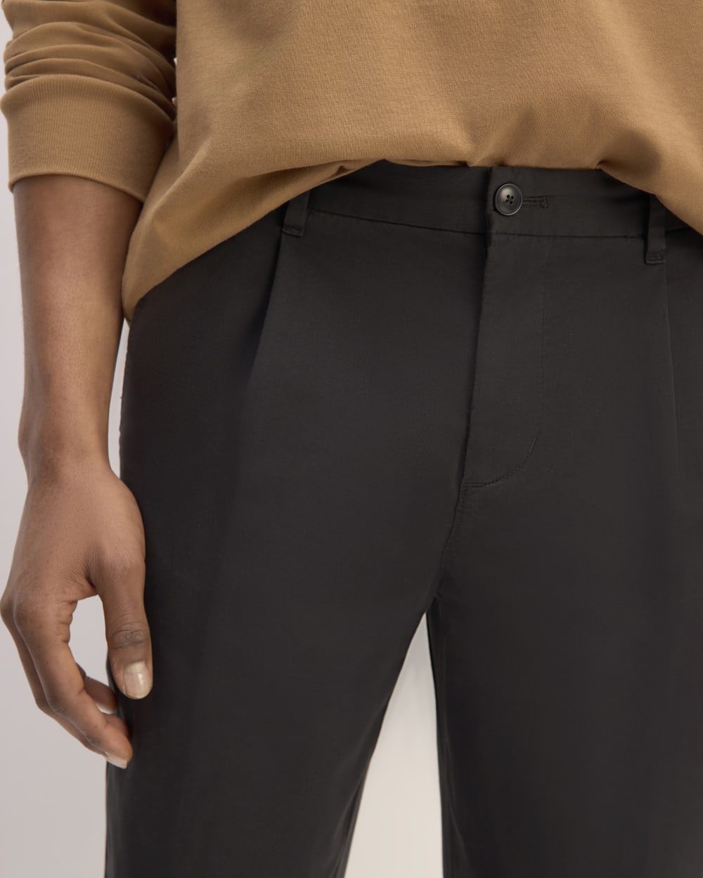 mens-organic-cotton-pleated-chino-black