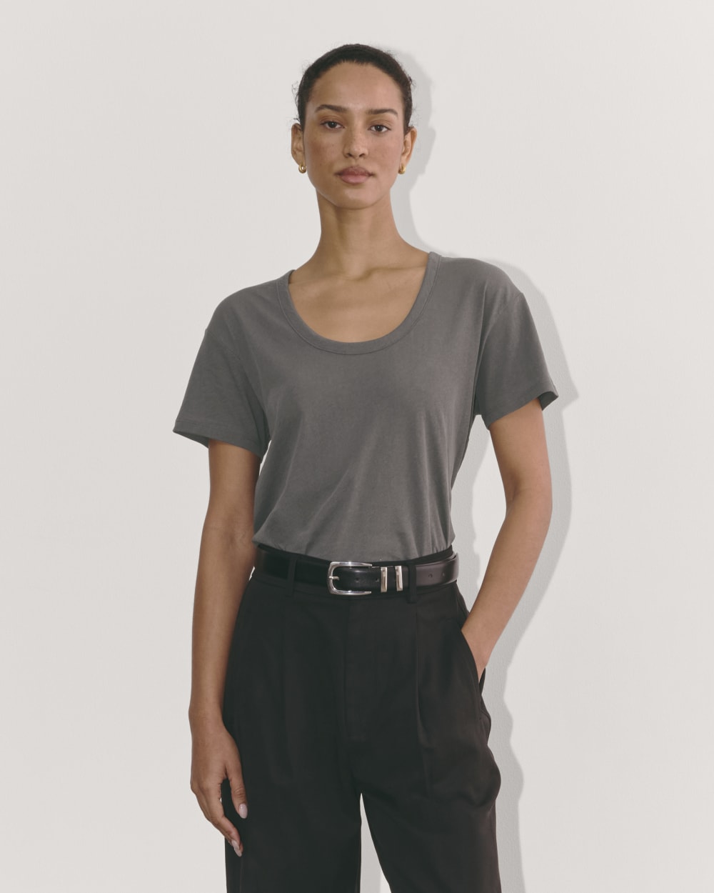 womens-air-scoop-neck-tee-graphite | primary