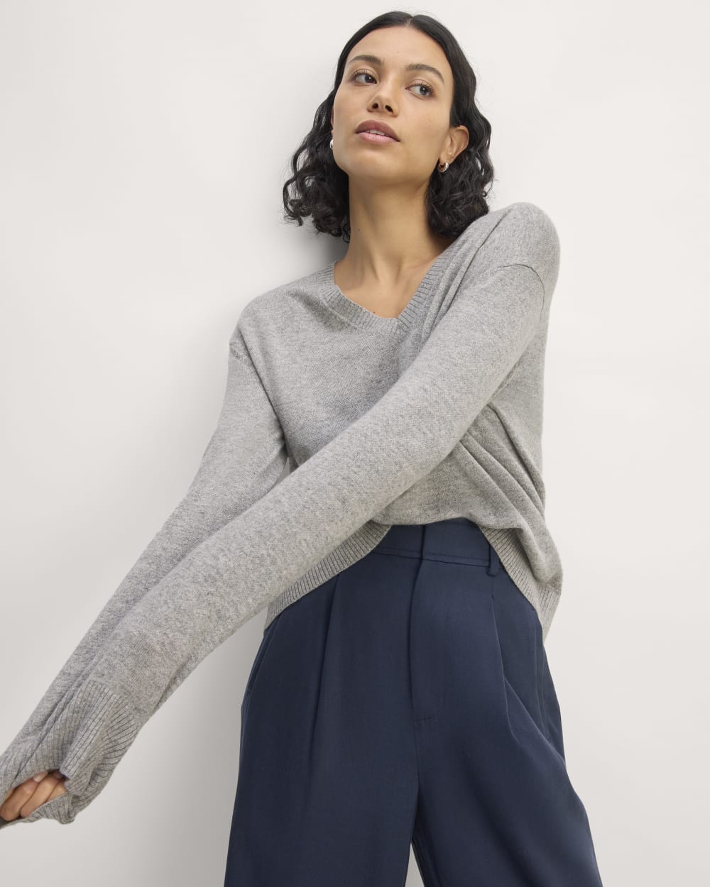 womens-cashmere-relaxed-v-neck-light-heather-grey | primary