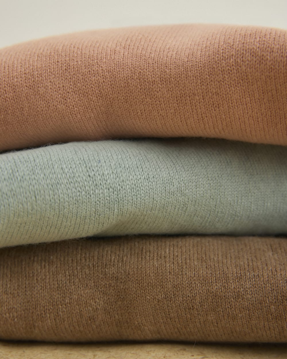 womens-cashmere-classic-crew-sweater-blush-pink