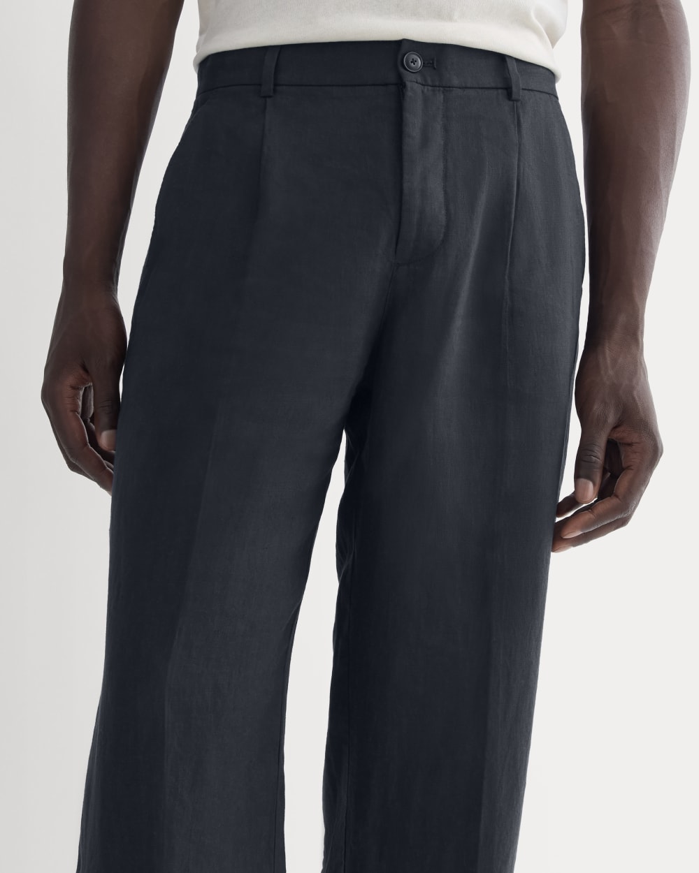 mens-linen-pleated-trouser-navy