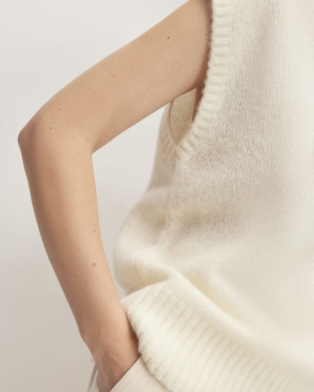 womens-alpaca-v-neck-vest-snow