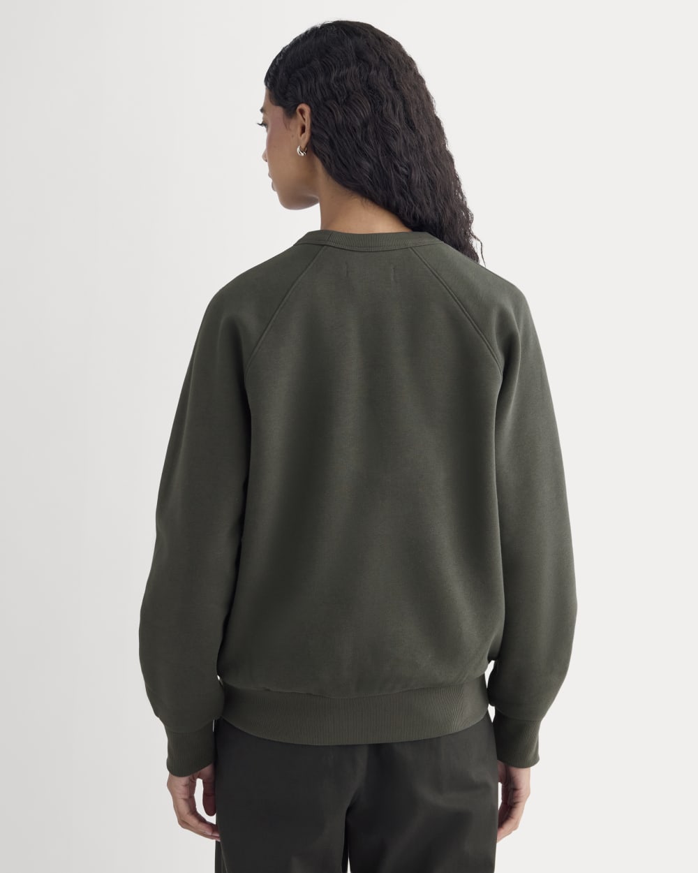 womens-fleece-raglan-crewneck-washed-black