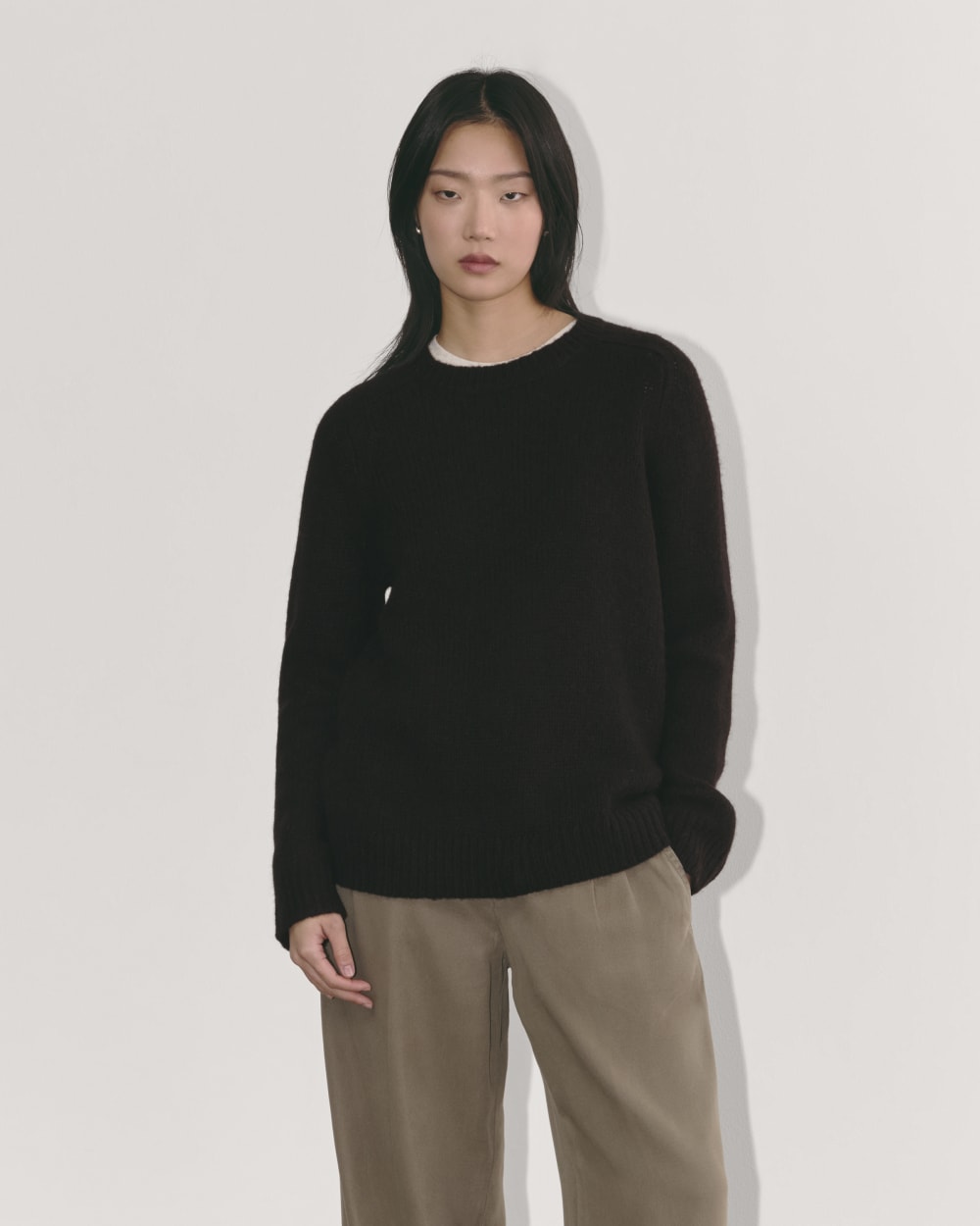 womens-relaxed-crew-cloud-black | primary