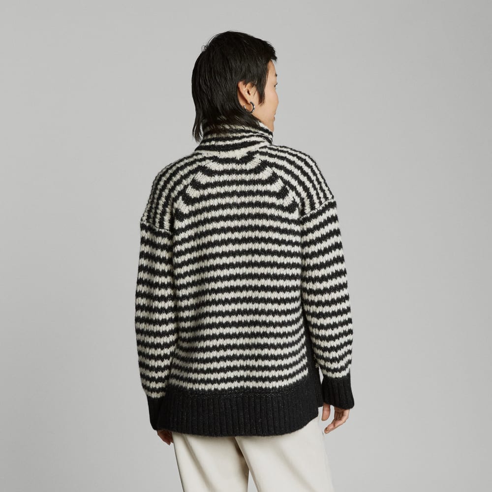 womens-light-chunky-turtleneck-black-oatmeal