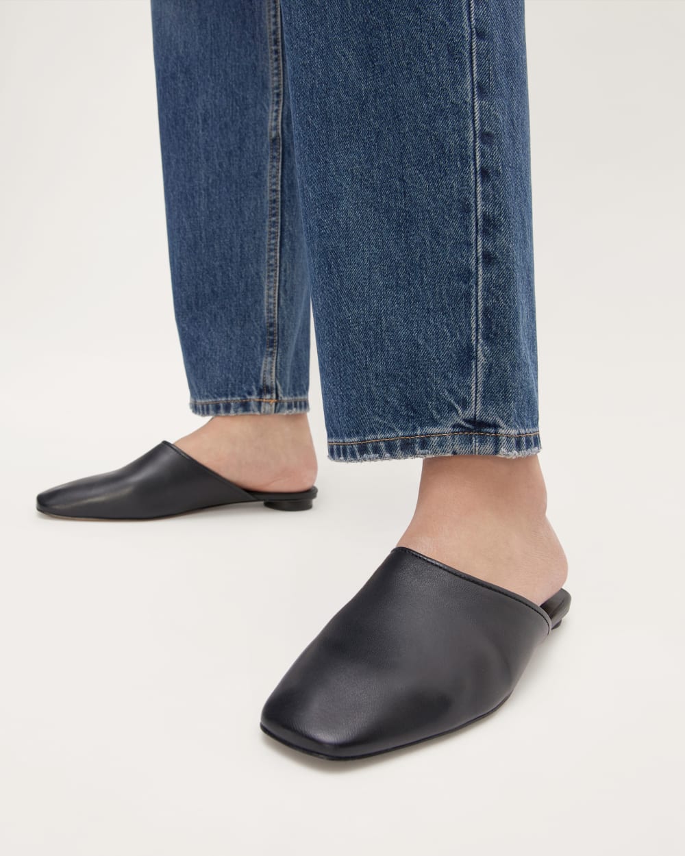 women-leather-day-mule-black | alt