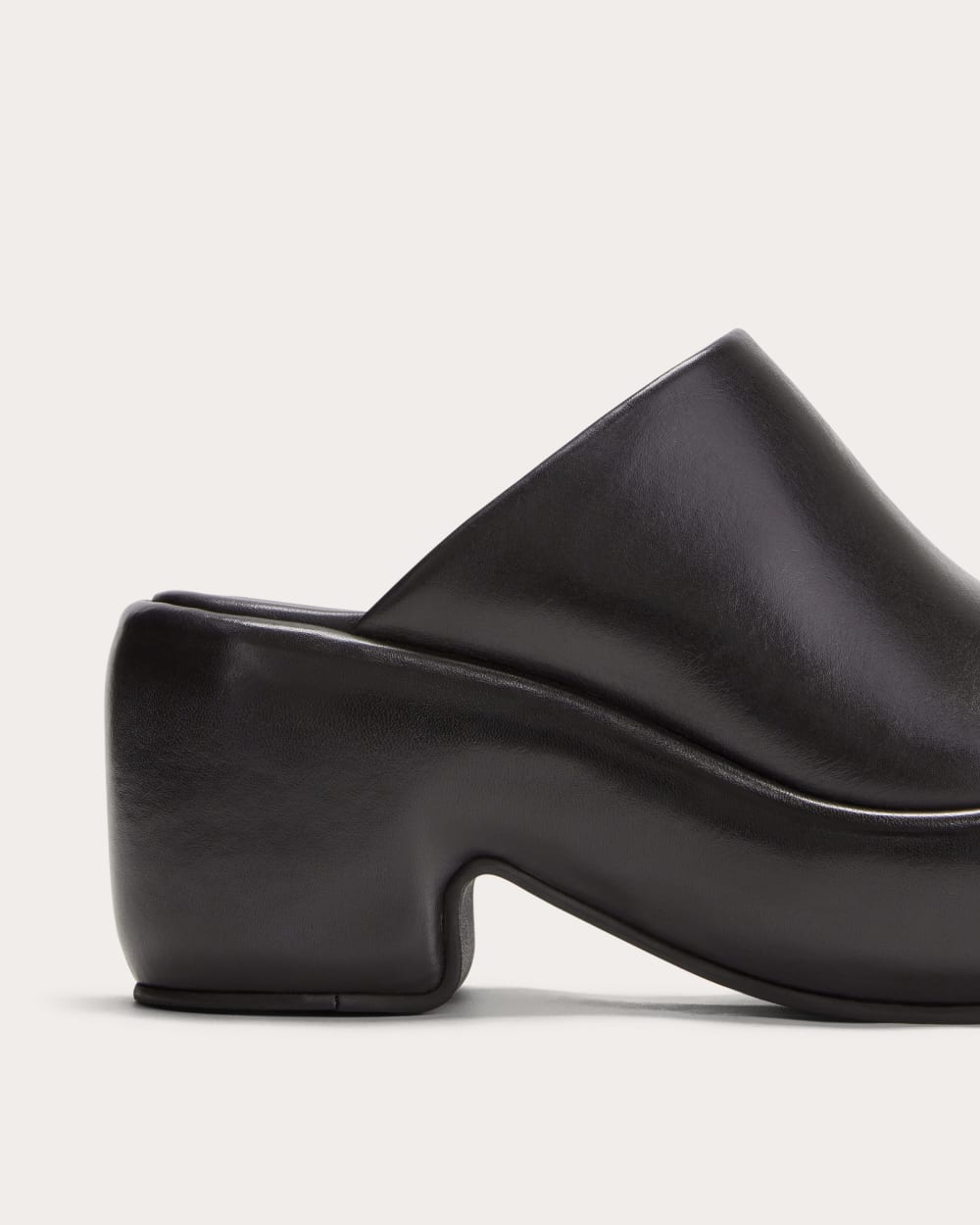 womens-puffa-clog2-black