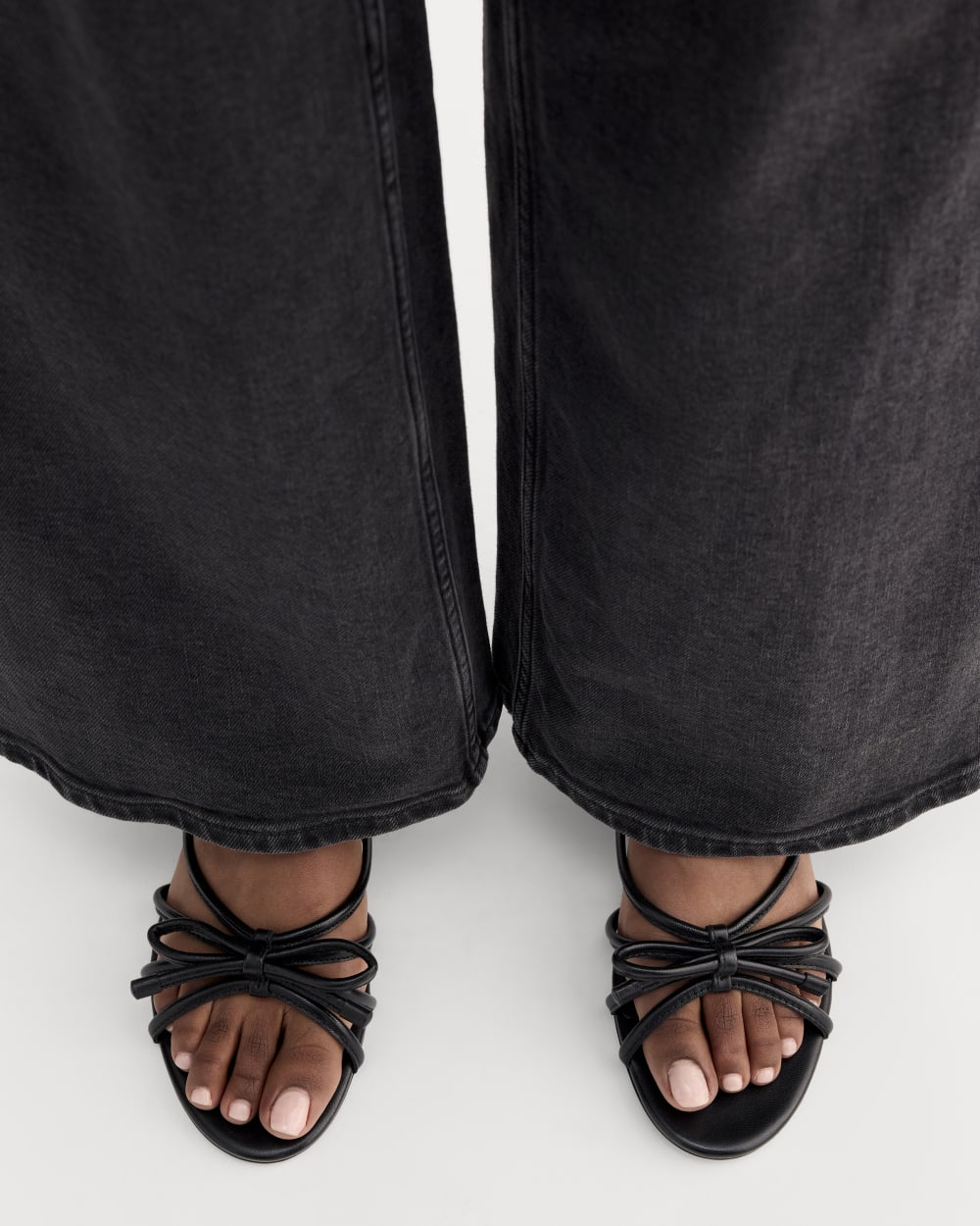 womens-leather-bow-sandal-black