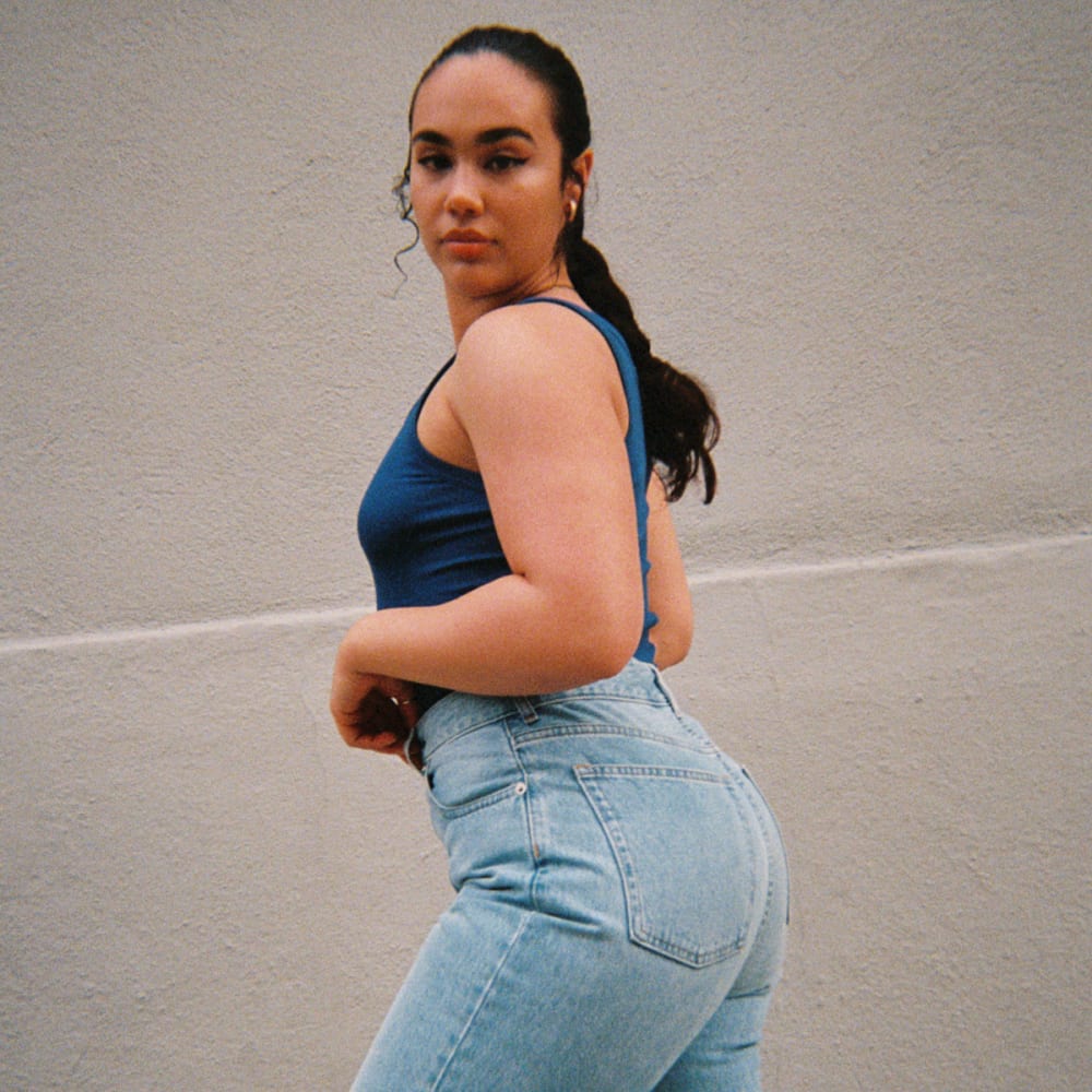 womens-90s-curvy-cheeky-straight-jean-sun-blue